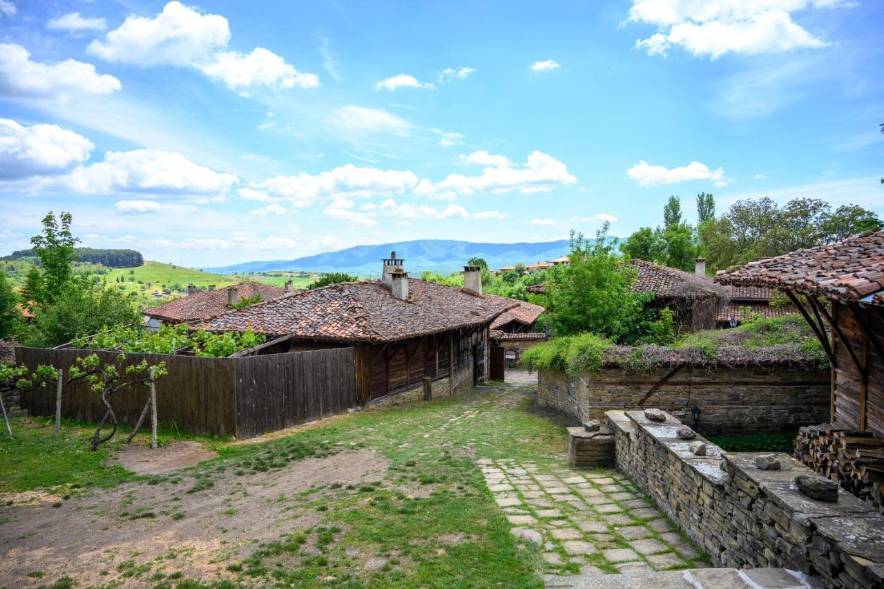 Guest Houses "Zlatna Oresha - Complex" Scherawna Exterior foto